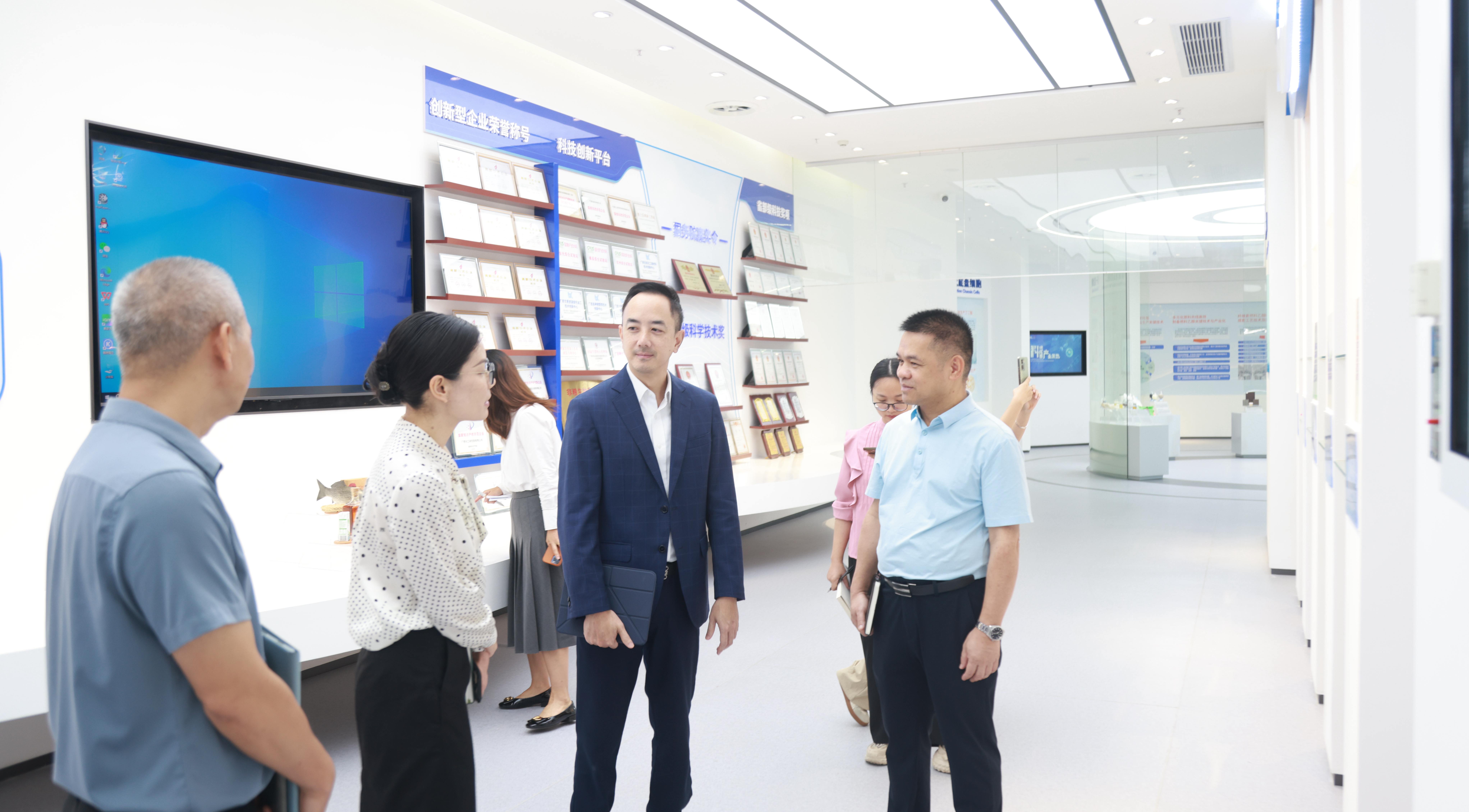 泰國駐南寧總領事館商務領事一行人 到明陽淀粉公司開展木薯產業(yè)合作調研